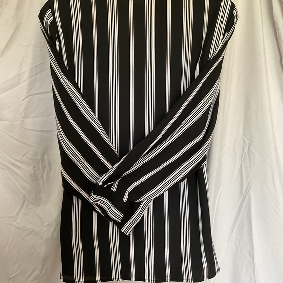 Avenue Blouse.  Black and White Stripe. Size 26/28.  Button front, Long sleeve - Picture 3 of 3